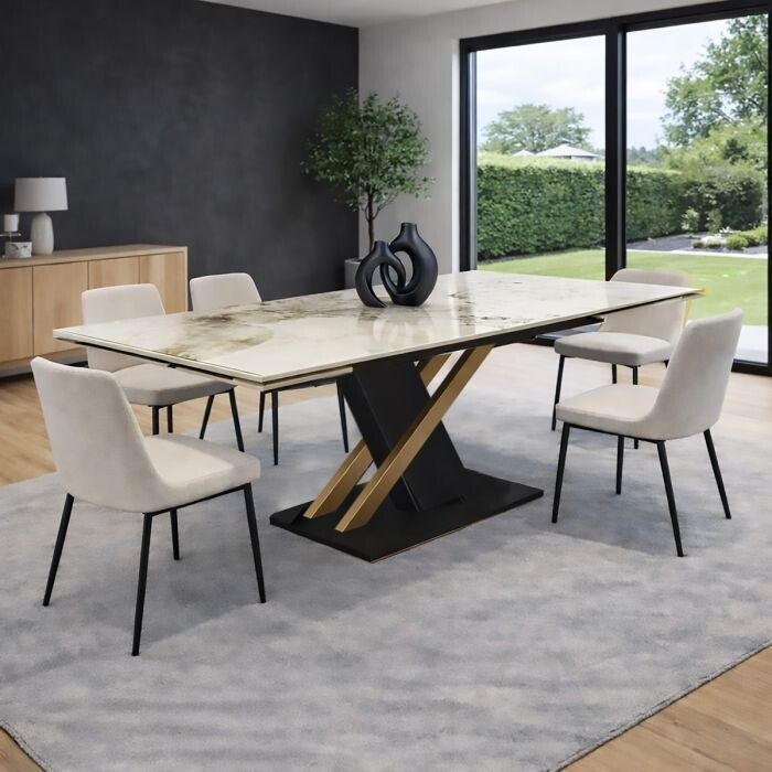 UITSCHUIFBARE ZWART/GOUDEN METALEN TAFEL VAN 160X90 CM EN EEN GLAZEN BLAD MET MARMEREN EFFECT