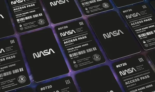 Personalisierter NASA Mitarbeiterpass des Artemisprogramm (Replik)