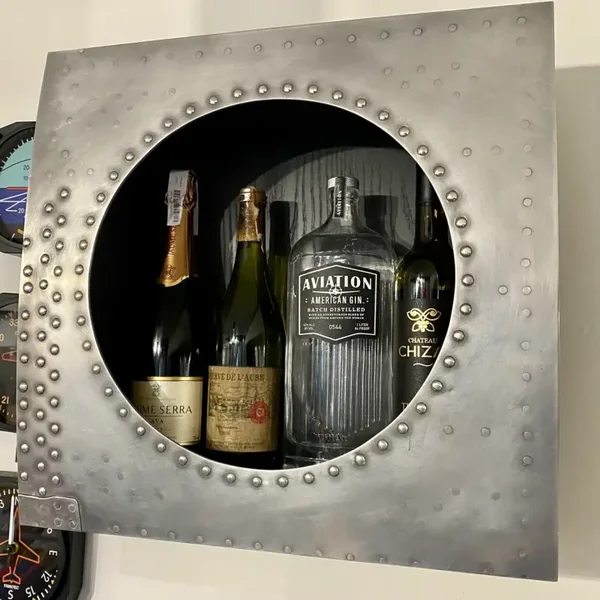 SELTENES FUNDSTÜCK  Bar aus Antonov-26 Sh