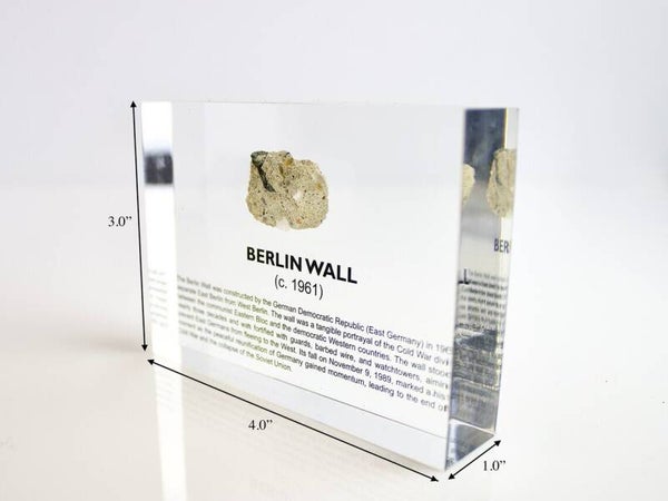 Berliner Mauer Artefakt in einem Display
