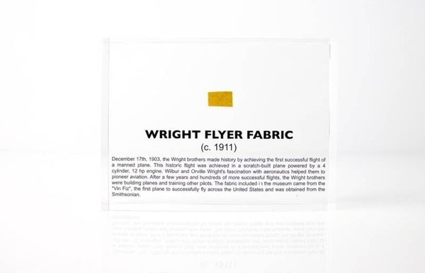 Stoff Artefakt des ersten Motorflugzeug der Welt der Gebrüder Wright in einem Display