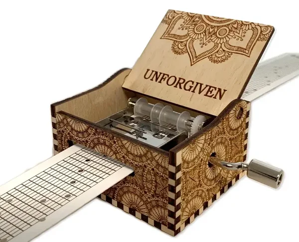 "Unforgiven" Spieluhr mit persönlicher Gravur