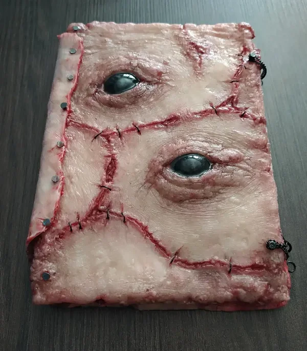 Two Eyes Creepy Archiv/Buch