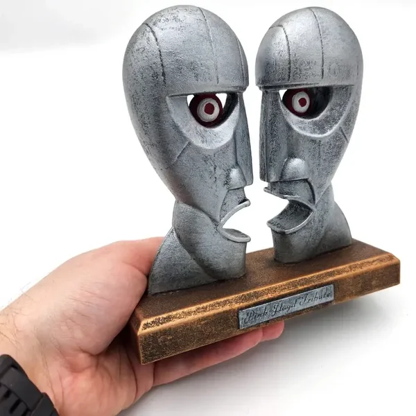 Skulptur Köpfe  - The Divison Bell Tribute