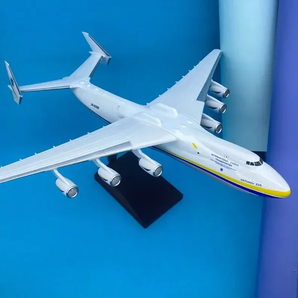 SEHR RARES Flugzeugmodell Antonov An-225 Mriya