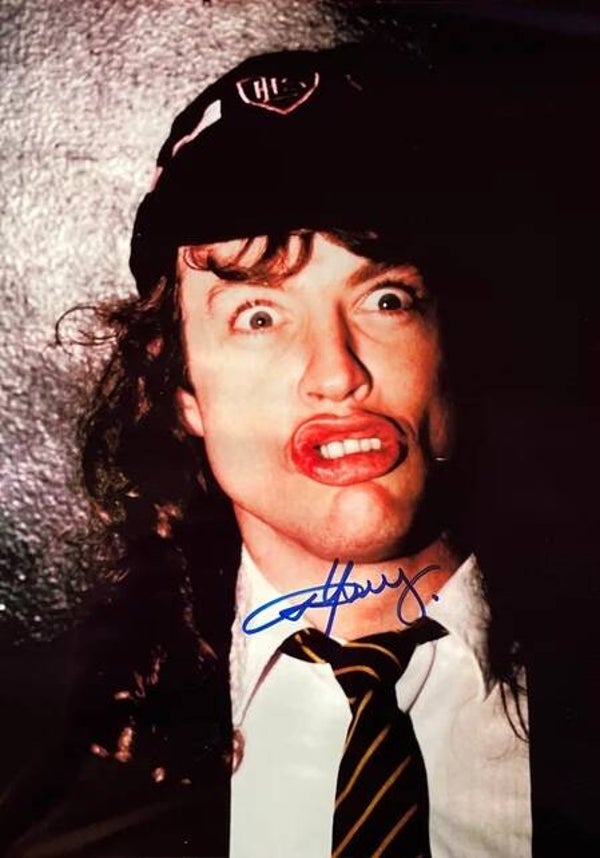 ANGUS YOUNG - AC/DC