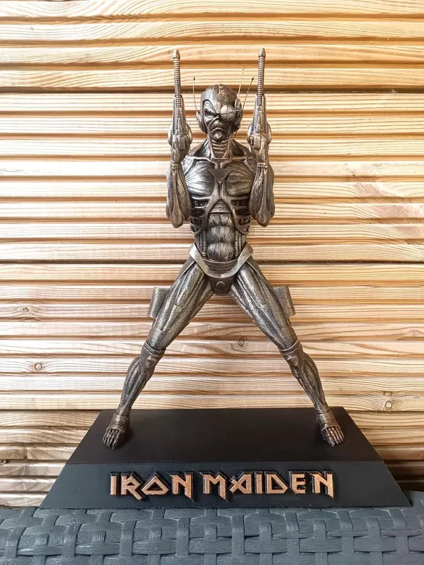Eddie Statue