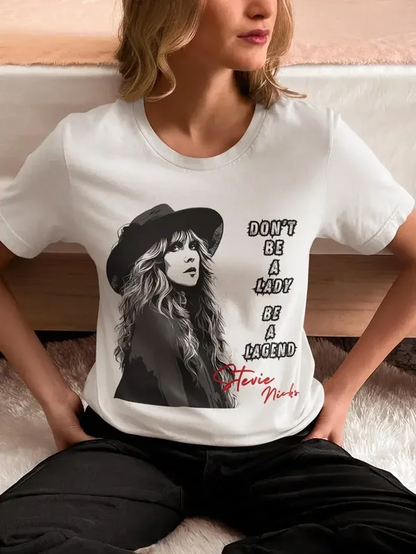 Don´t be a Lady, Be a Legend T Shirt