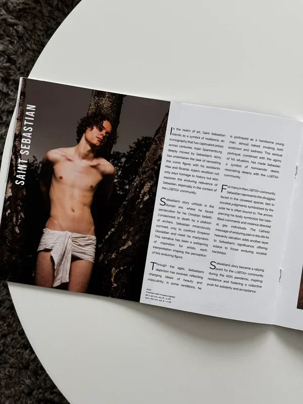 Foto van de binnenkant van het portfolio magazine met achtergrond verhalen van Arjan Spannenburg over zijn fotografie en inspiratie.