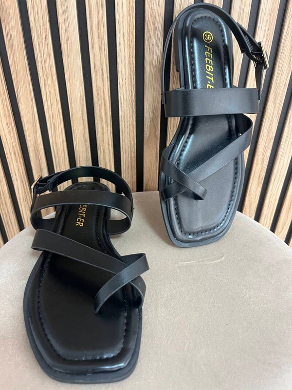 Sandalia negra