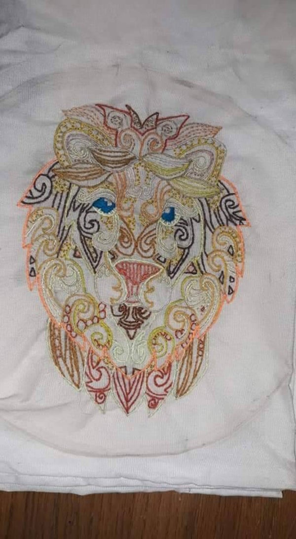 Lionardo the Lion embroidery