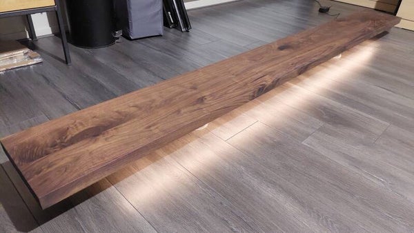 TELEDAM (showmodel) blinde wandplank met LED rechte voorkant van Amerikaans walnoot  240cm lang, 25cm x 4cm dik