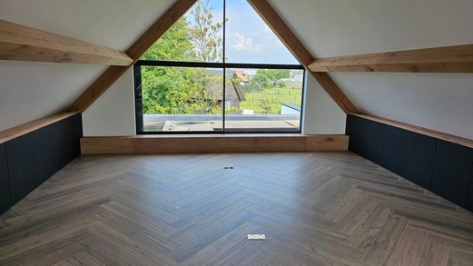 plafond afwerking eiken balken