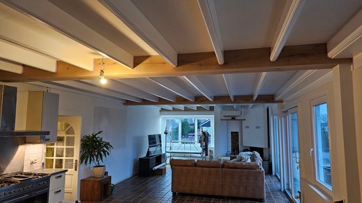 eiken balk afwerking plafond