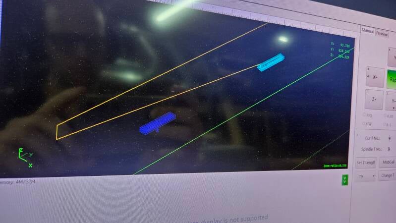 CNC-machine programmeren voor het frezen van een wandplank