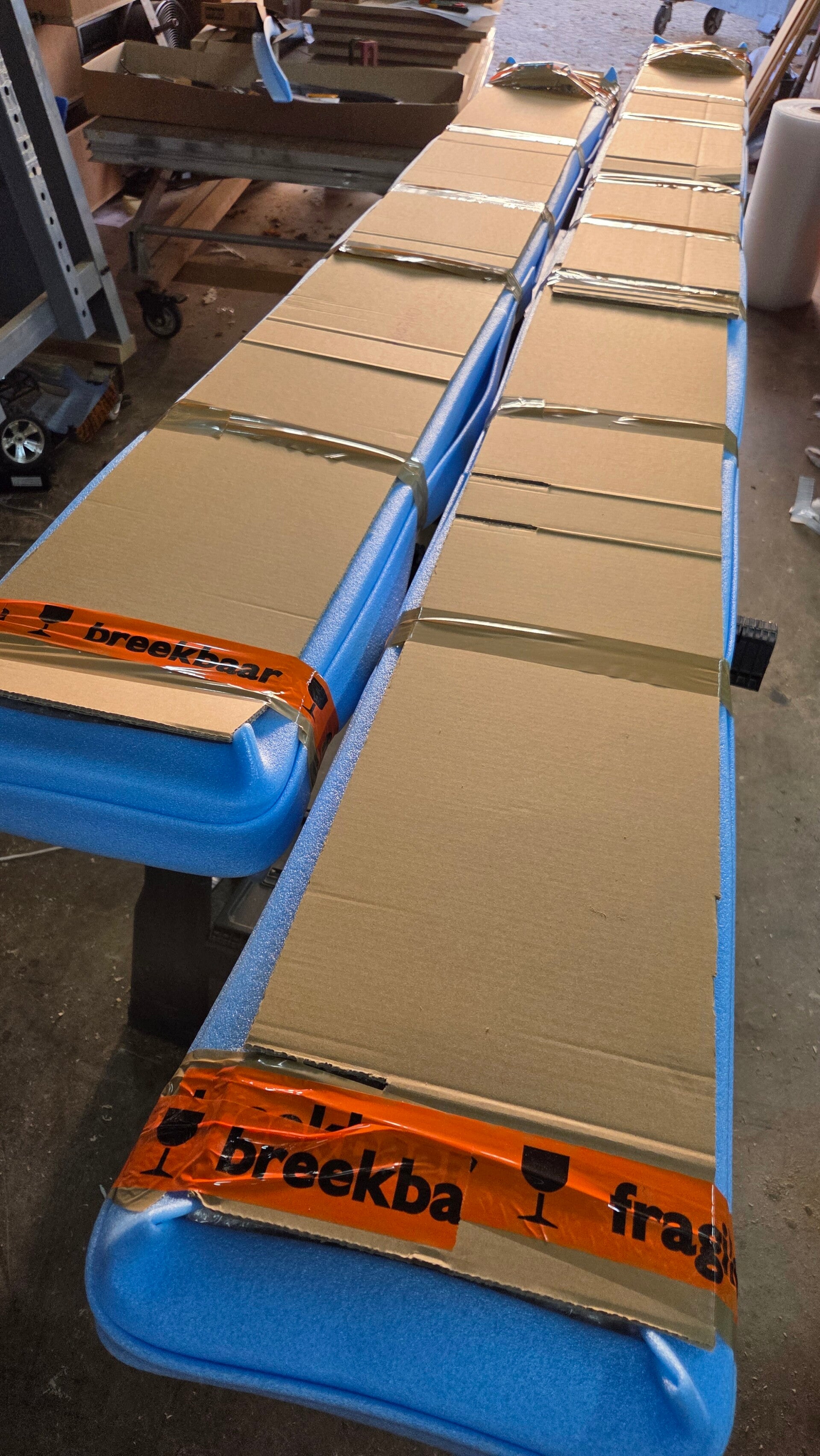 Eiken wandplank op maat met geïntegreerde LED-verlichting