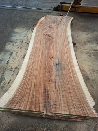 Groot tafelblad uit inlands ulmus hout, meer dan 100 cm breed