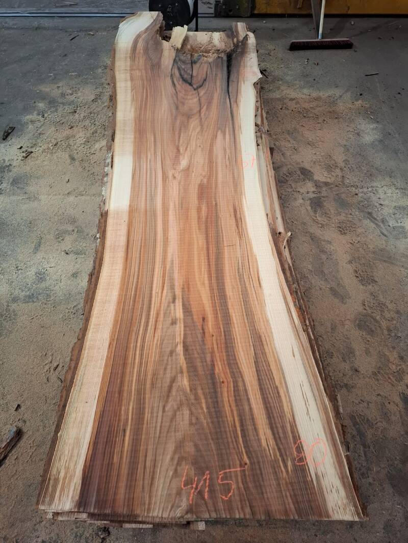 Groot tafelblad uit gestoomd ulmus schaaldelen massief