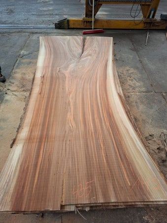 Massief eiken alternatief: breed tafelblad uit gestoomd iepen (elm)