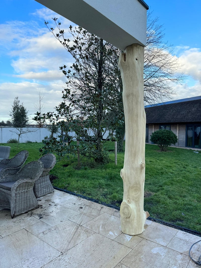 staander kolom bekleden met hout