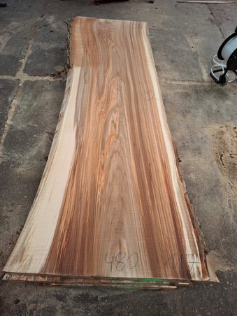 Massief tafelblad uit ulmus hout breed en robuust