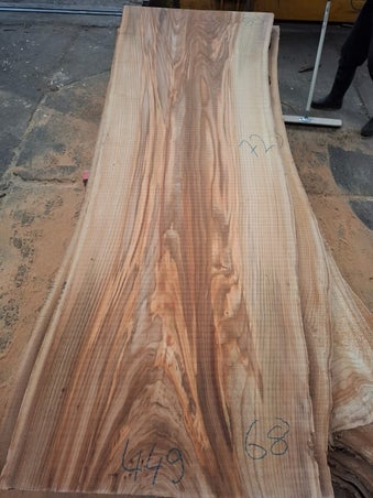 Massief schaaldeel van gestoomd ulmus hout geschikt voor grote tafels