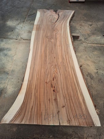 Groot schaaldeel van ulmus hout, ideaal voor meubels op maat