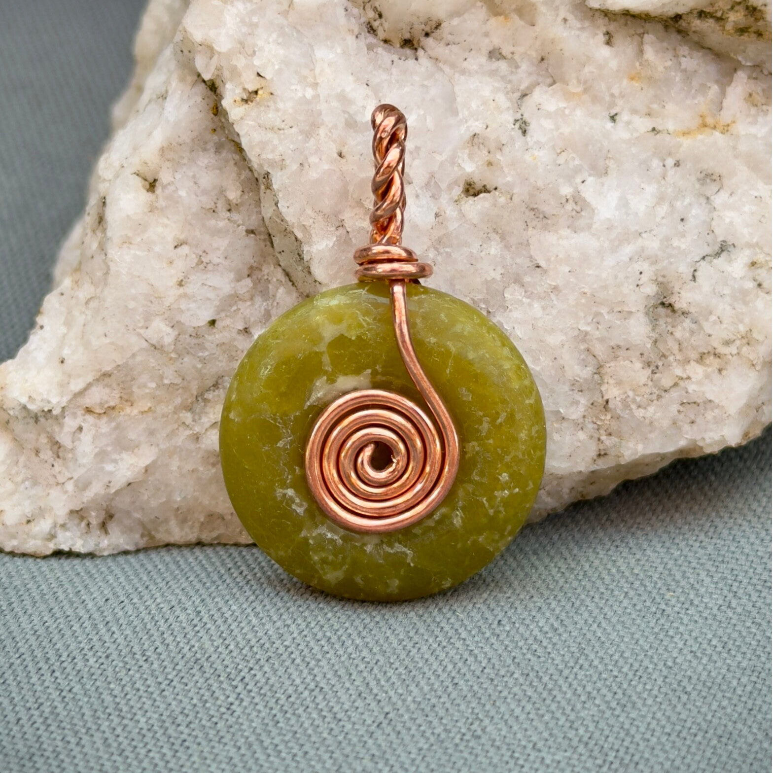 Spiral Pendant with Serpentine (Copper) ca. 3 cm