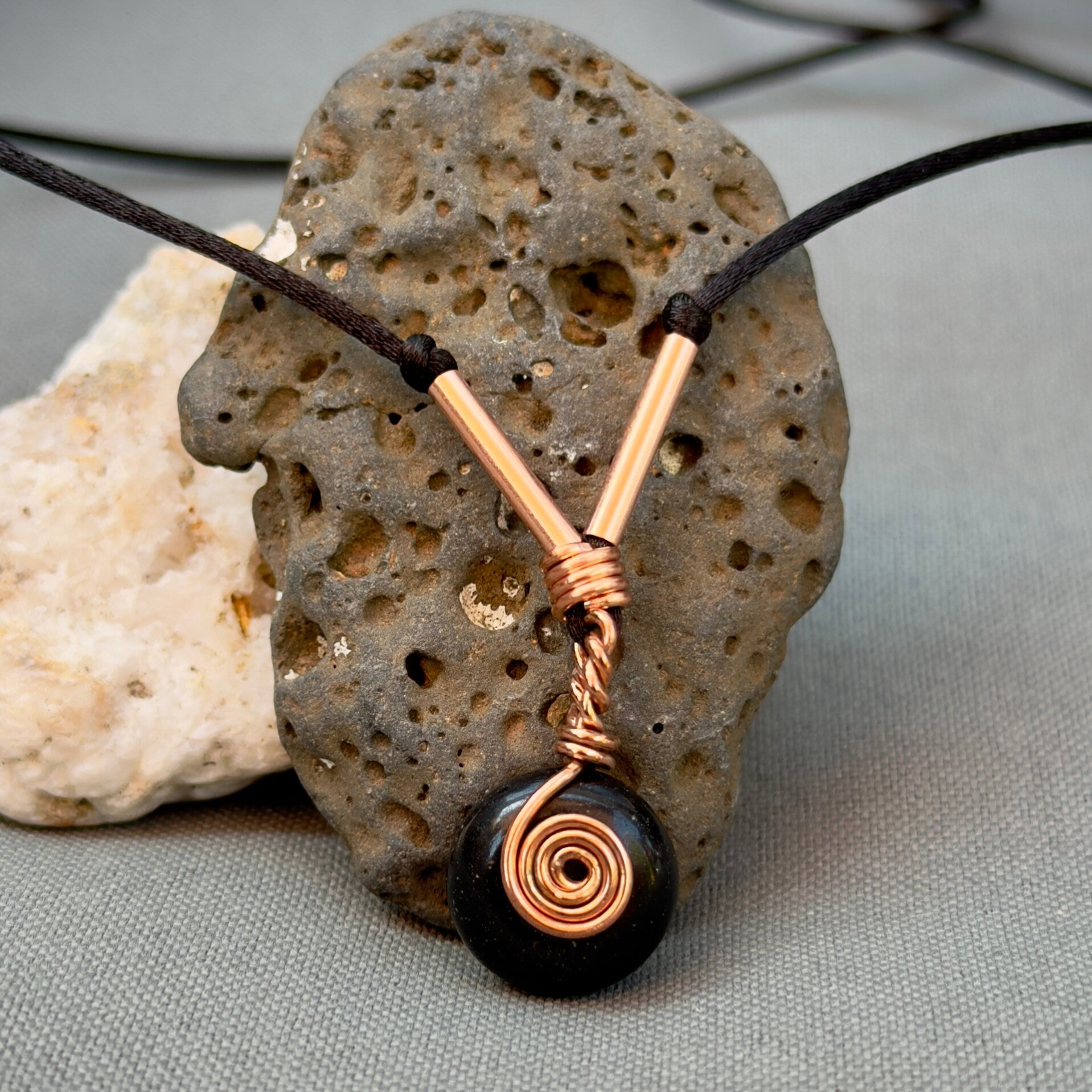 Spiral Necklace With Black Agate (Copper) ca.2 cm