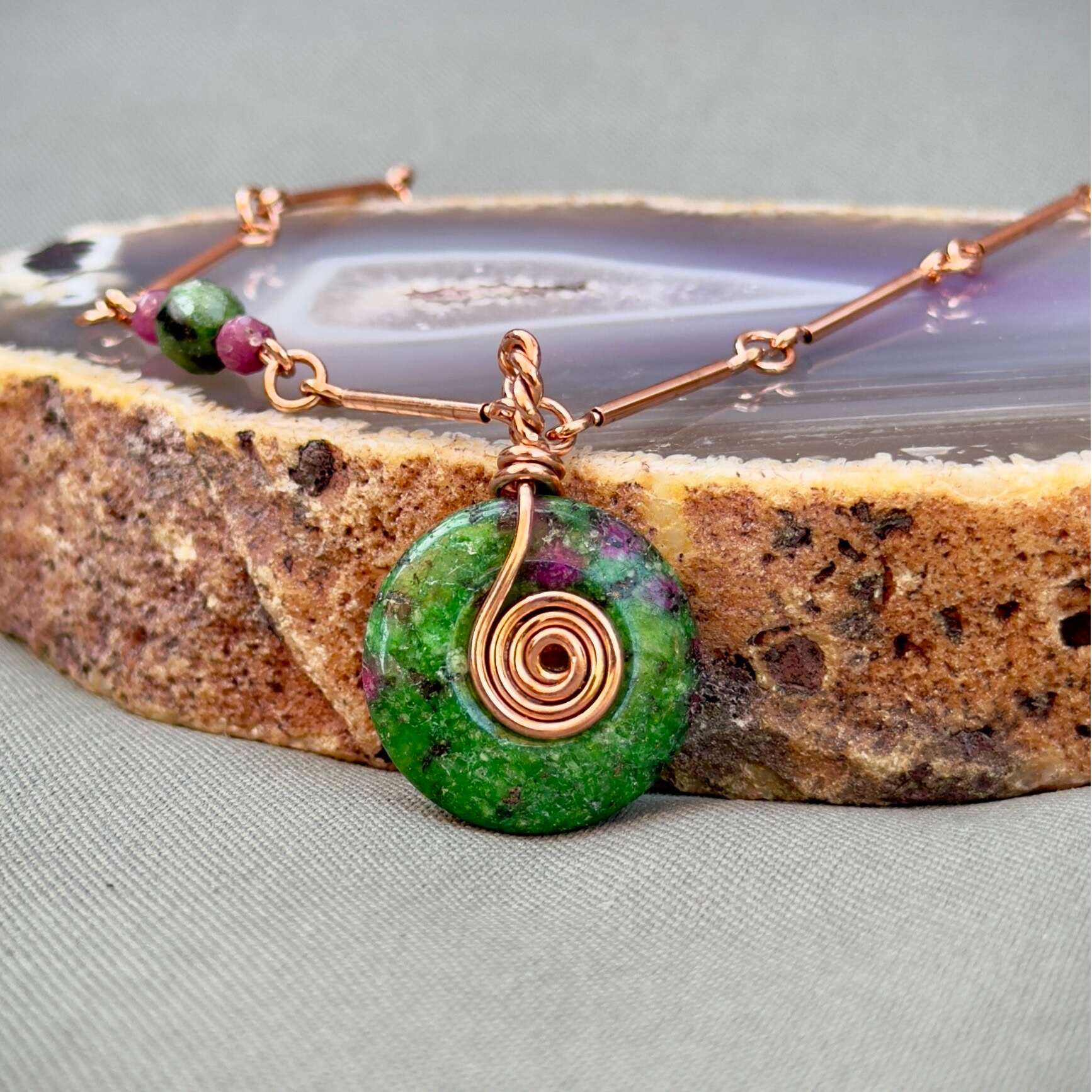 Spiral Necklace - Zoisite with Ruby in Copper ca. 3 cm