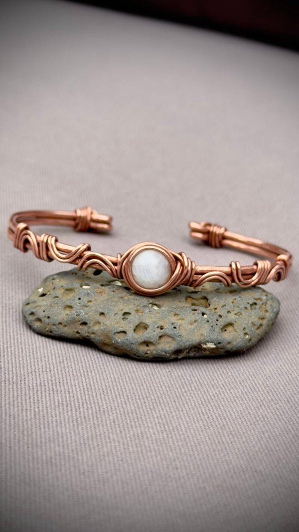Copper Bracelet with Moon Stone (17 cm)