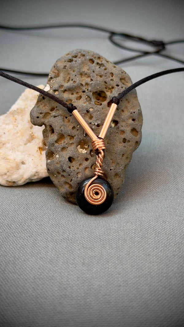 Spiral Necklace With Black Agate (Copper) ca.2 cm