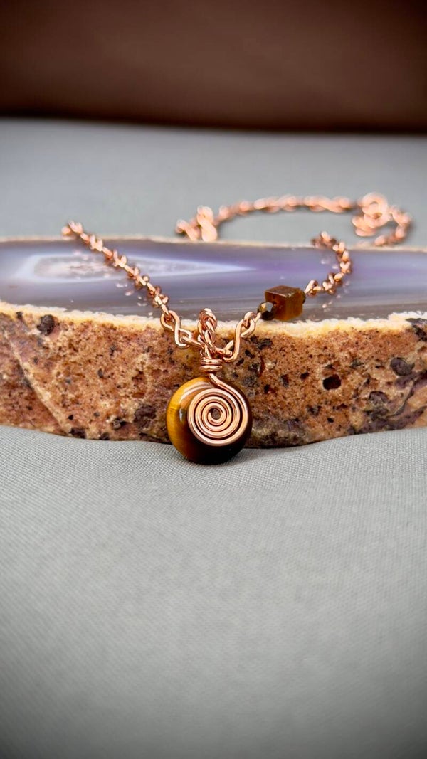 Spiral Necklace with Tiger Eye in Copper ca. 2 cm