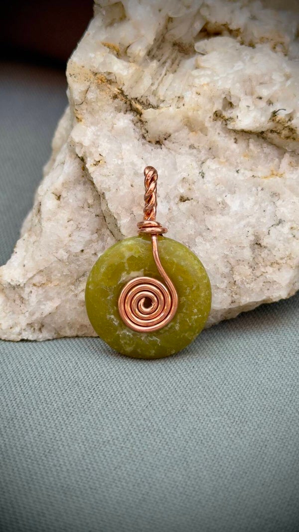 Spiral Pendant with Serpentine (Copper) ca. 3 cm