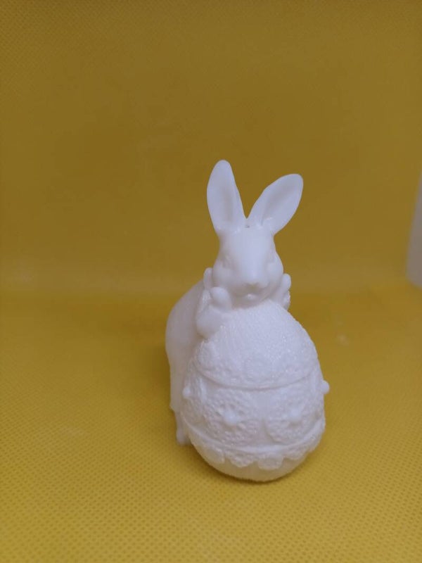 Bougie Lapin avec œuf de Pâques décoré