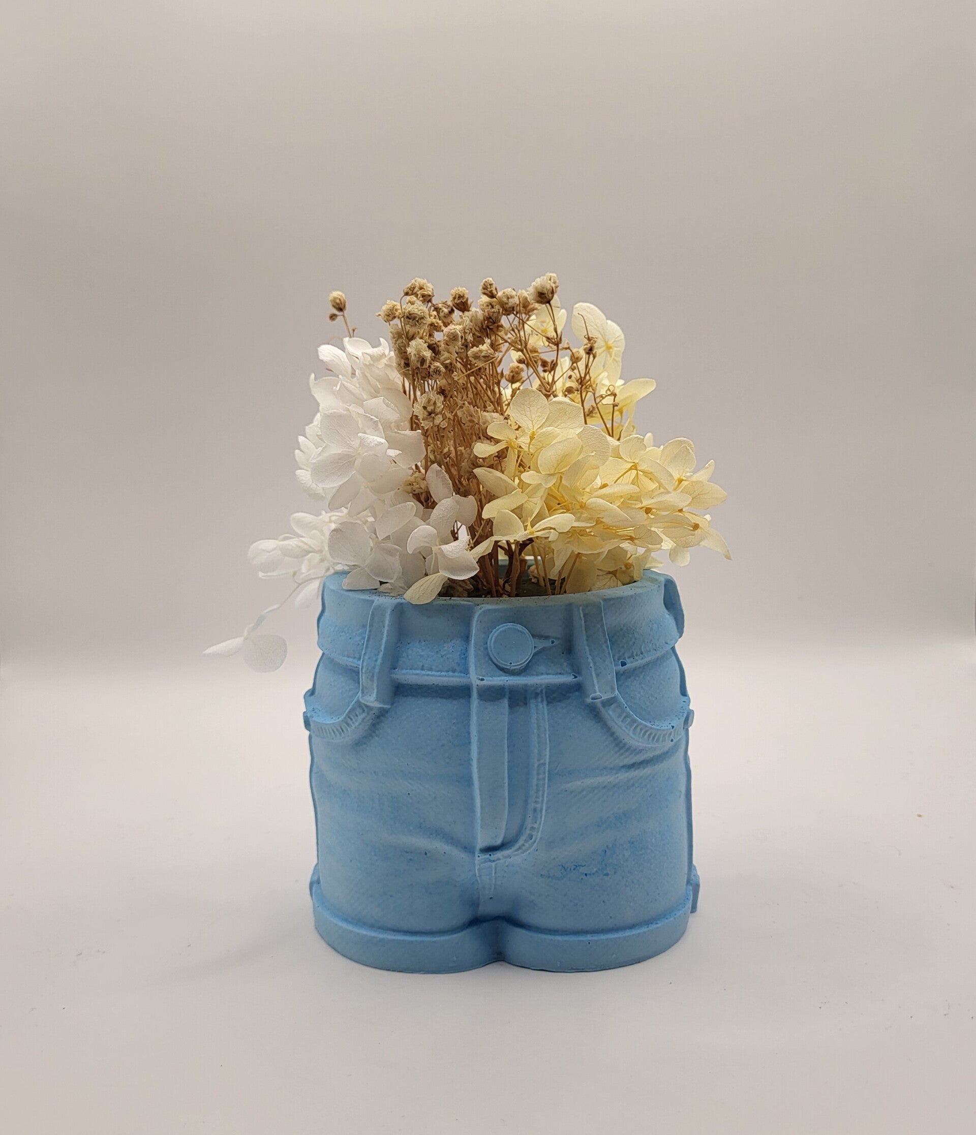 Hose mit Trockenblumen