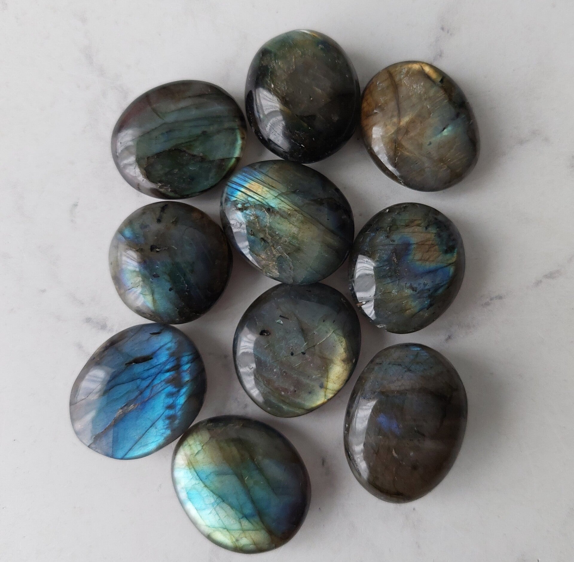 Labradoriet amulet trommelsteen