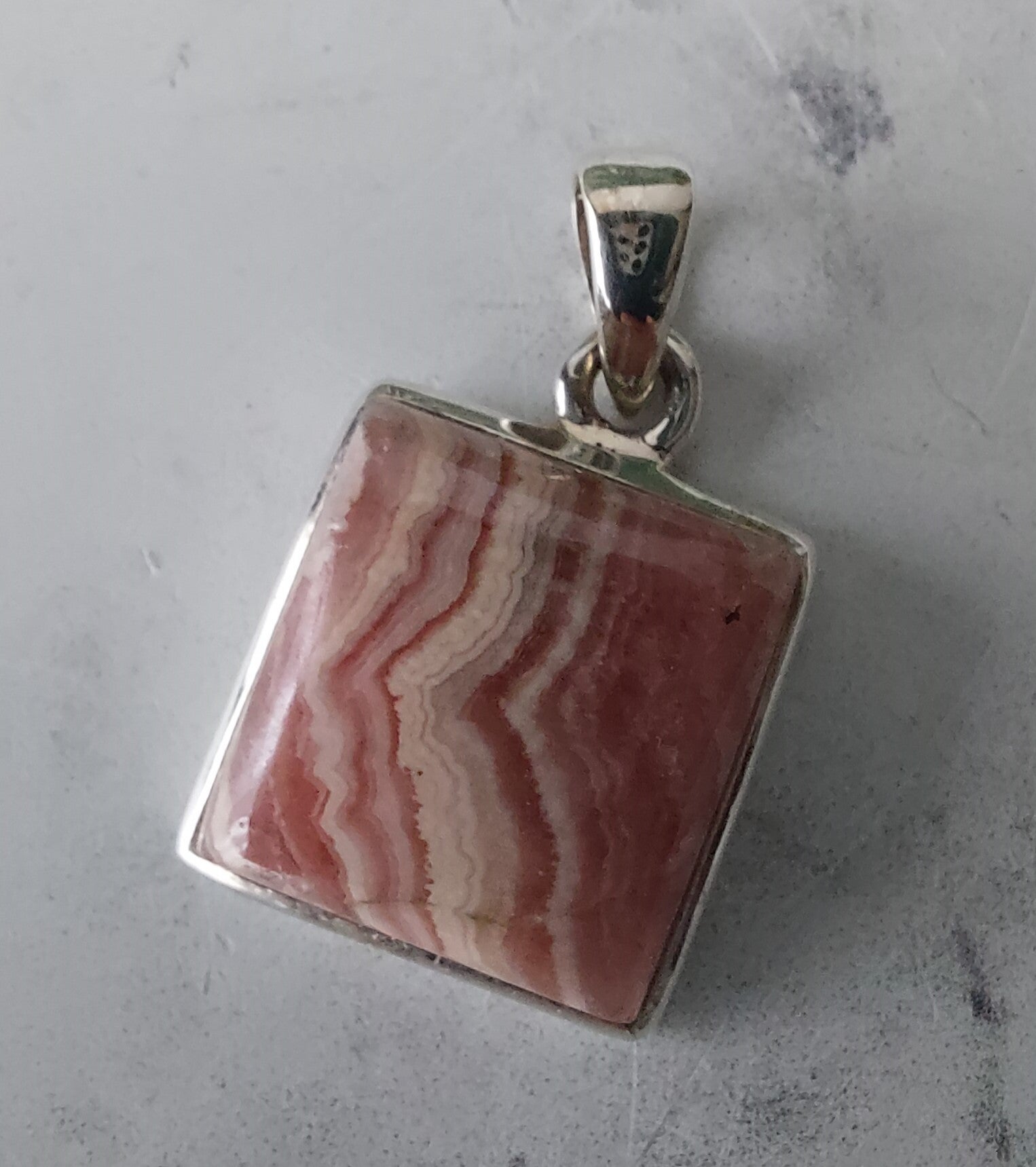 Zilveren rhodochrosiet hangertje