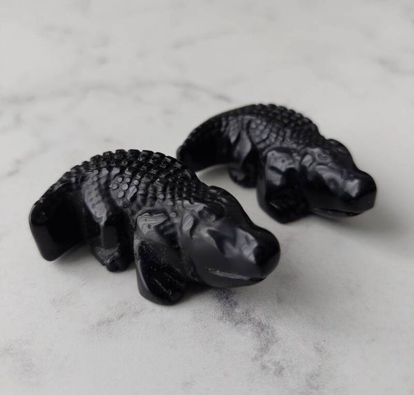 Obsidiaan krokodil carving