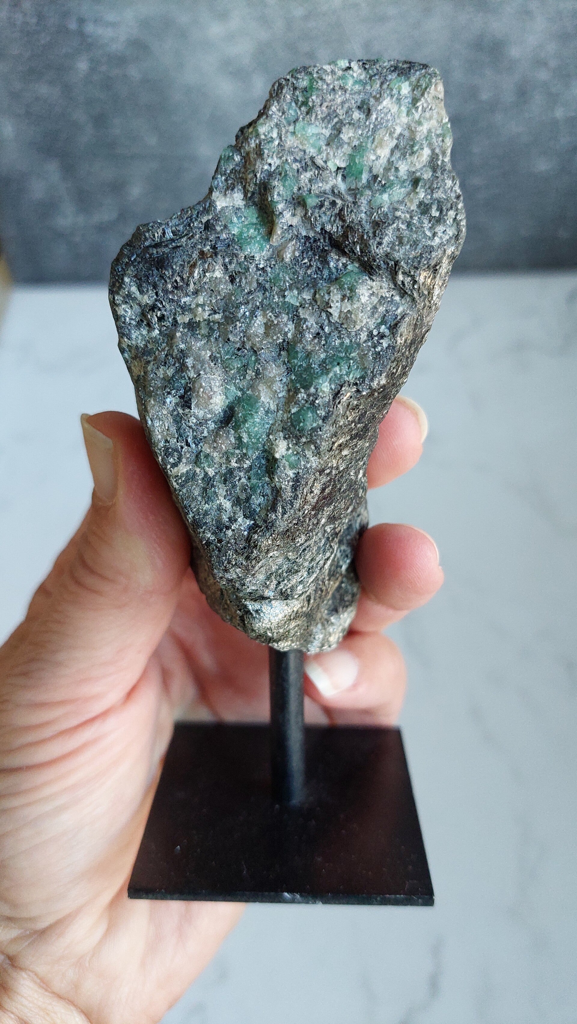 Smaragd op standaard 04