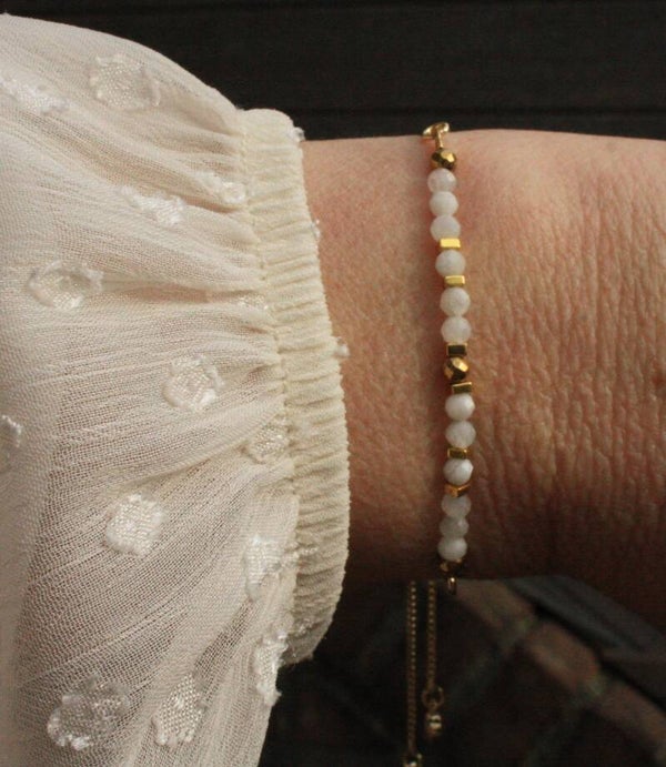 Maansteen armbandje (goudkleurig)