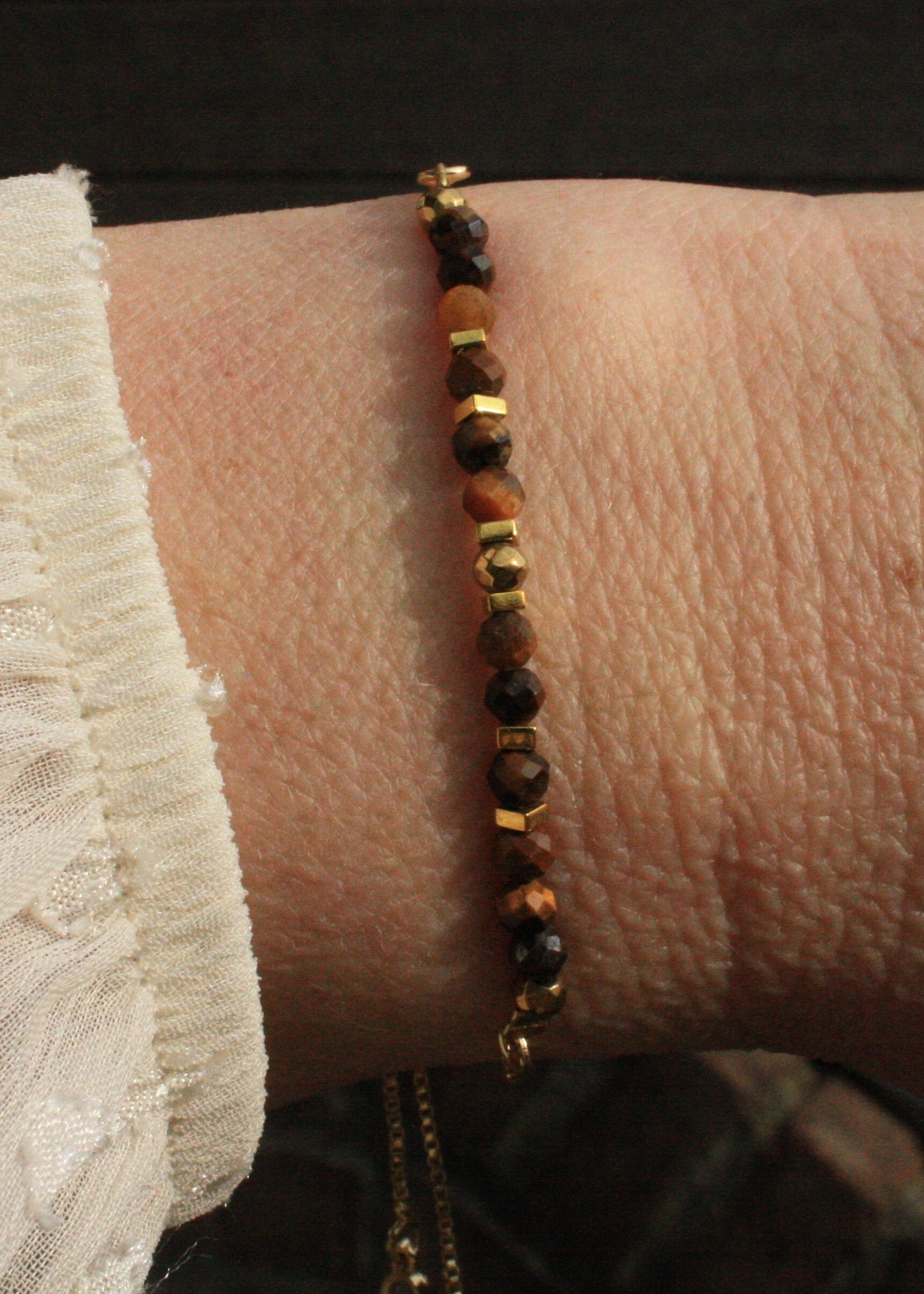 Tijgeroog armbandje (goudkleurig)