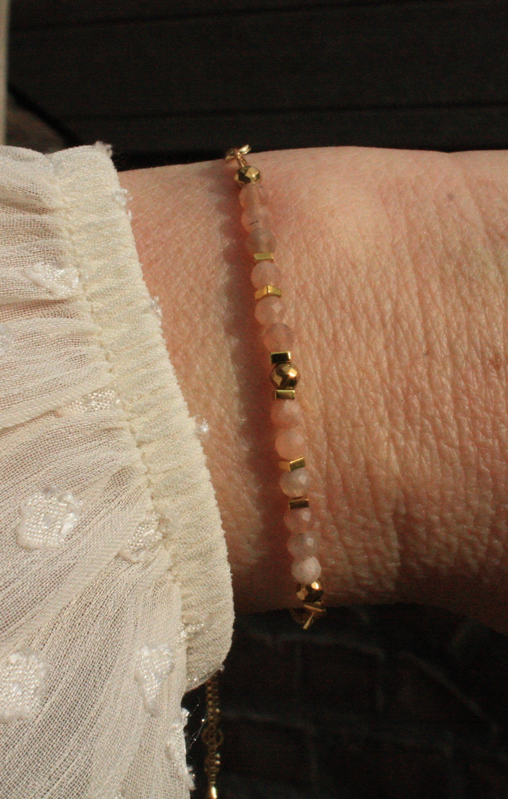 Zonnesteen armbandje (goudkleurig)