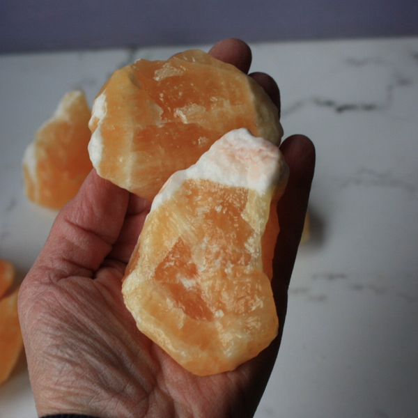 Oranje calciet ruw (L9)