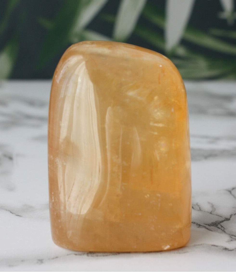 Gele calciet freeform 02