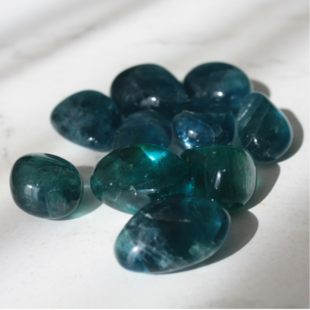 Blauwe fluoriet trommelsteen