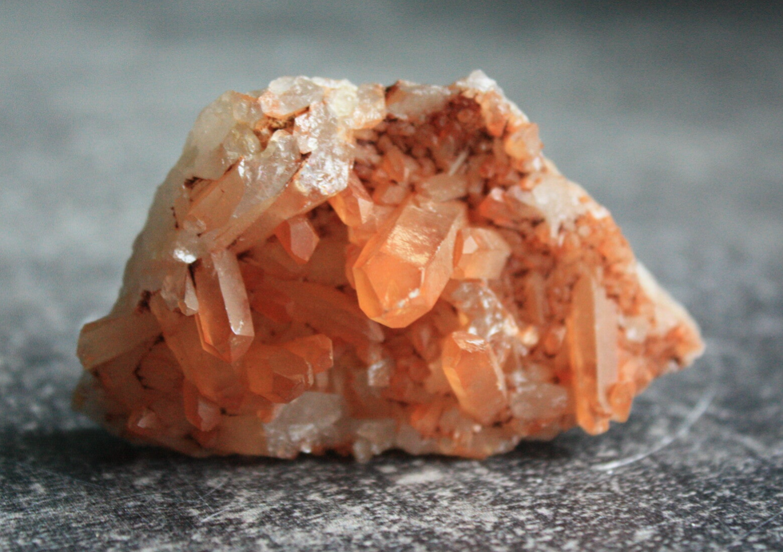 Tangerine kwarts cluster 02