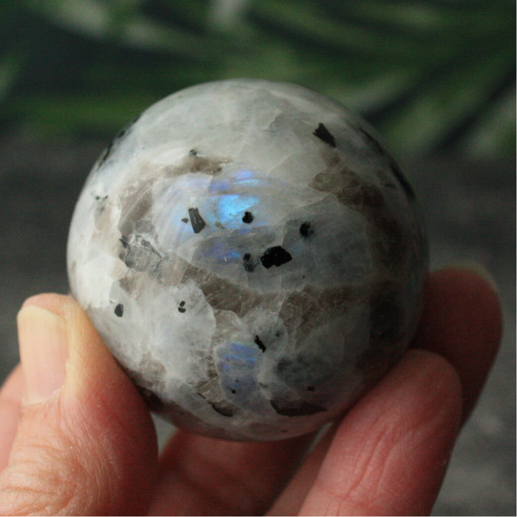 Regenboog maansteen bol 02