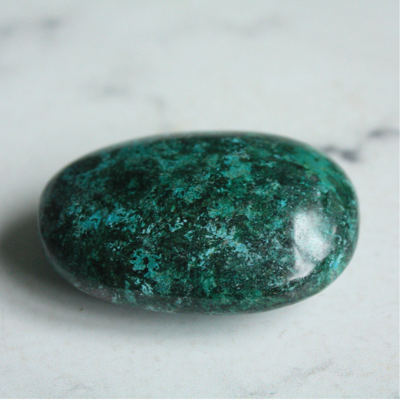 Chrysocolla handsteen 01