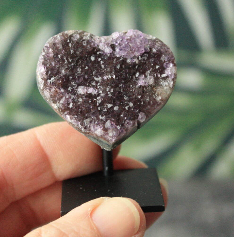 Amethist hartje op standaard 01